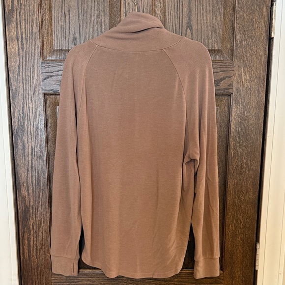 Varley Adkisson Toggle Collar Taupe Long Sleeve Top - Picture 7 of 7